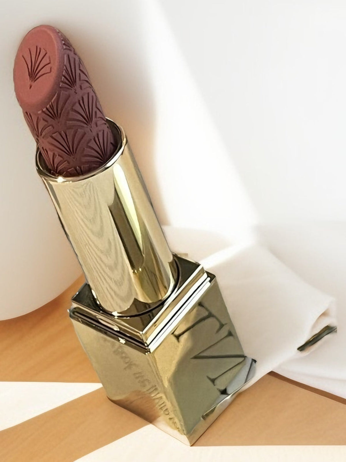 Estee Lauder Strictly Confidential Nude Lipstick - Premium Formula