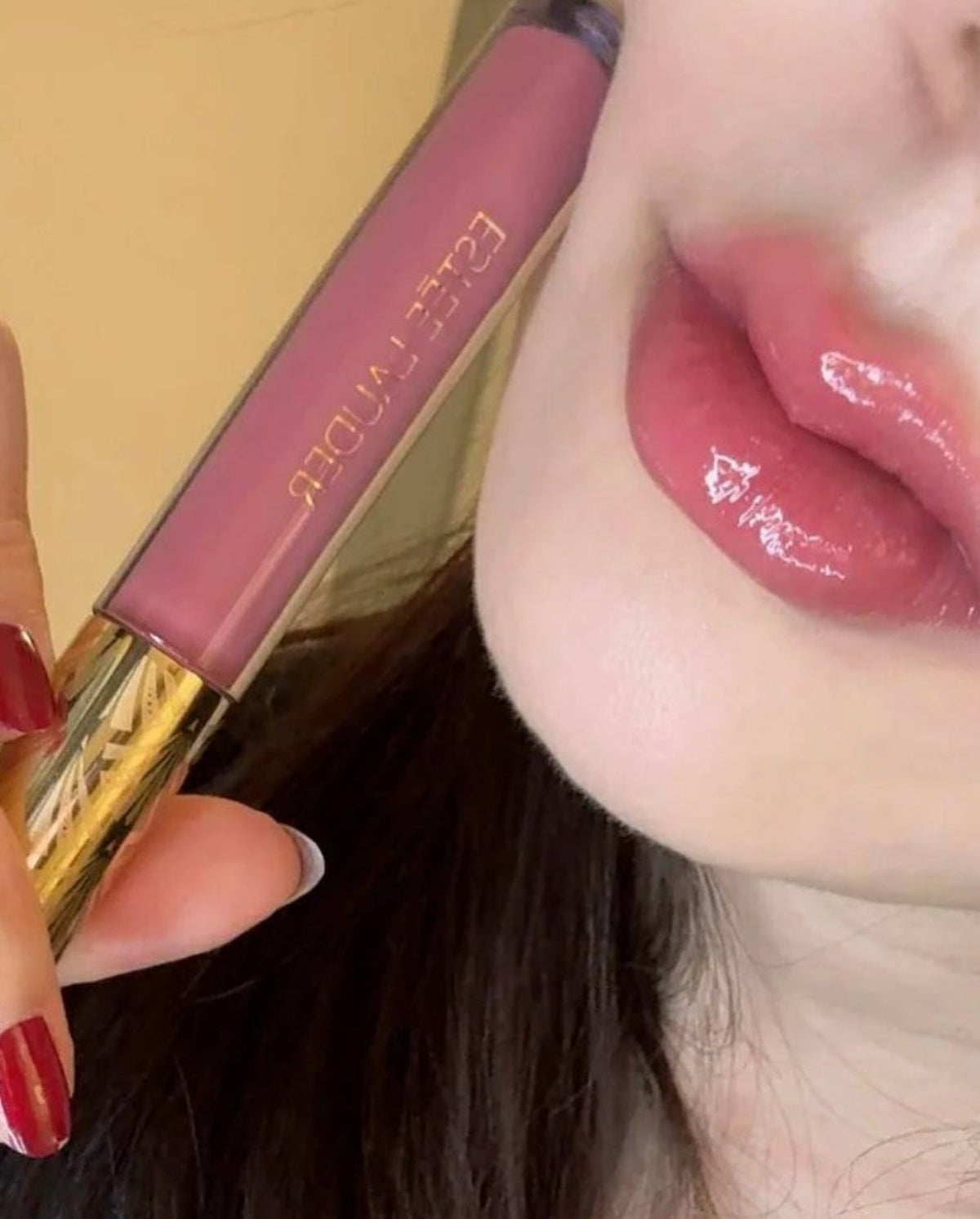 Estee Lauder Pink Persuasion Lip Gloss - Luxury Hydrating Formula with High Shine Finish